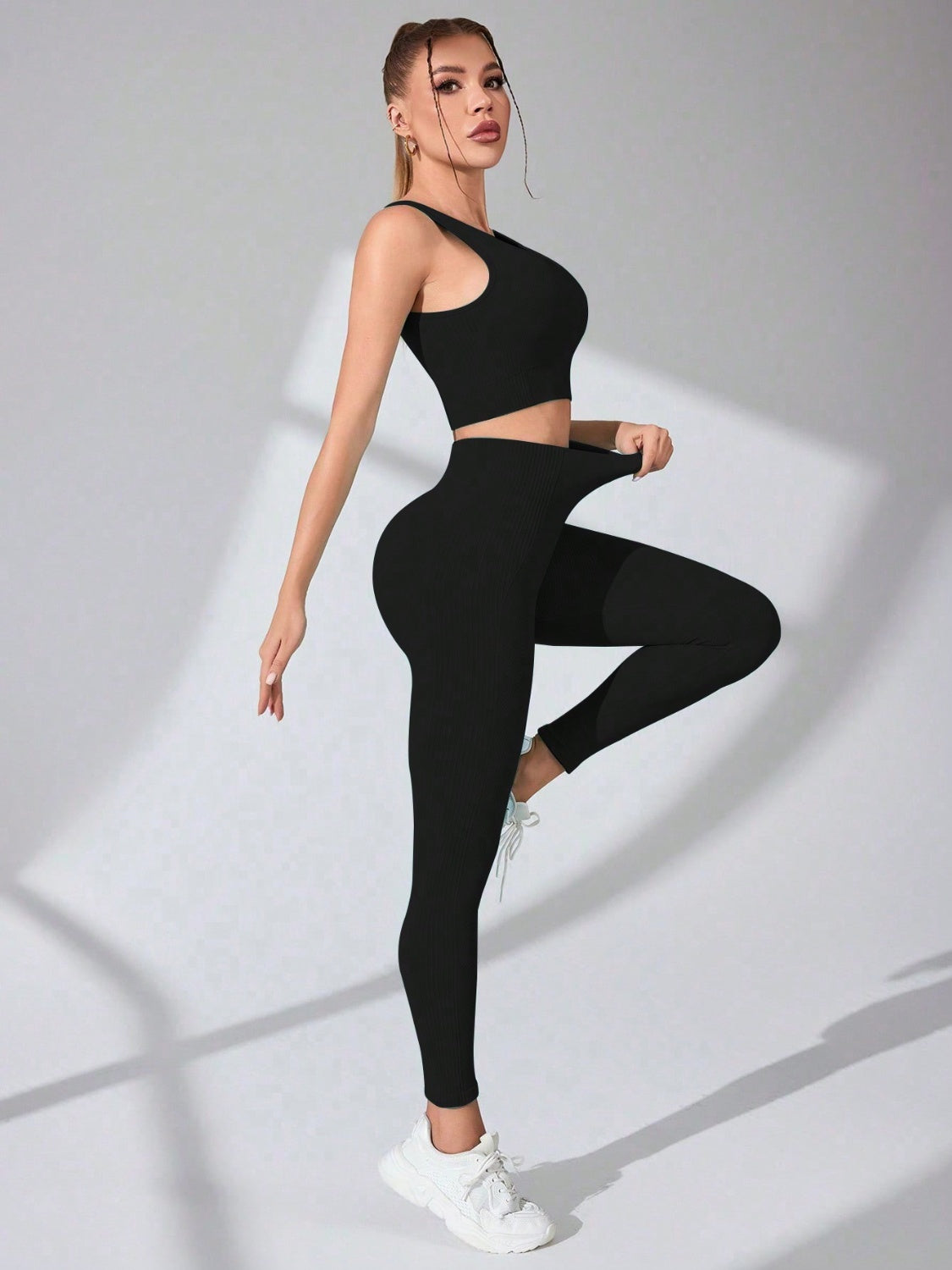 Q&S Scoop Neck Wide Strap Top and Pants Active Set