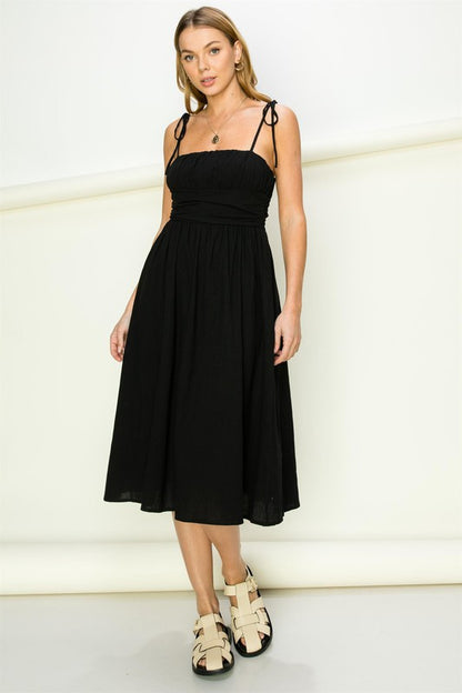 GET A CLUE TIE-STRAP MIDI DRESS