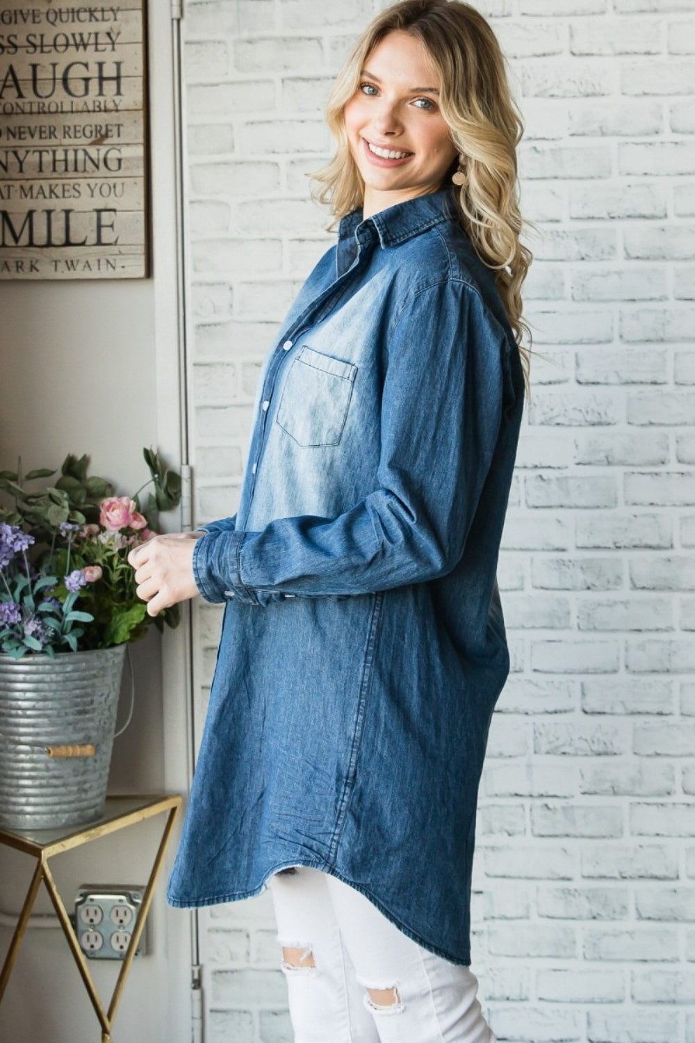 VEVERET Pocketed Button Up Washed Denim Cardigan