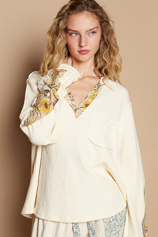 POL Women's Cream Lace Detail Flower Printed V-Neck Knit Top