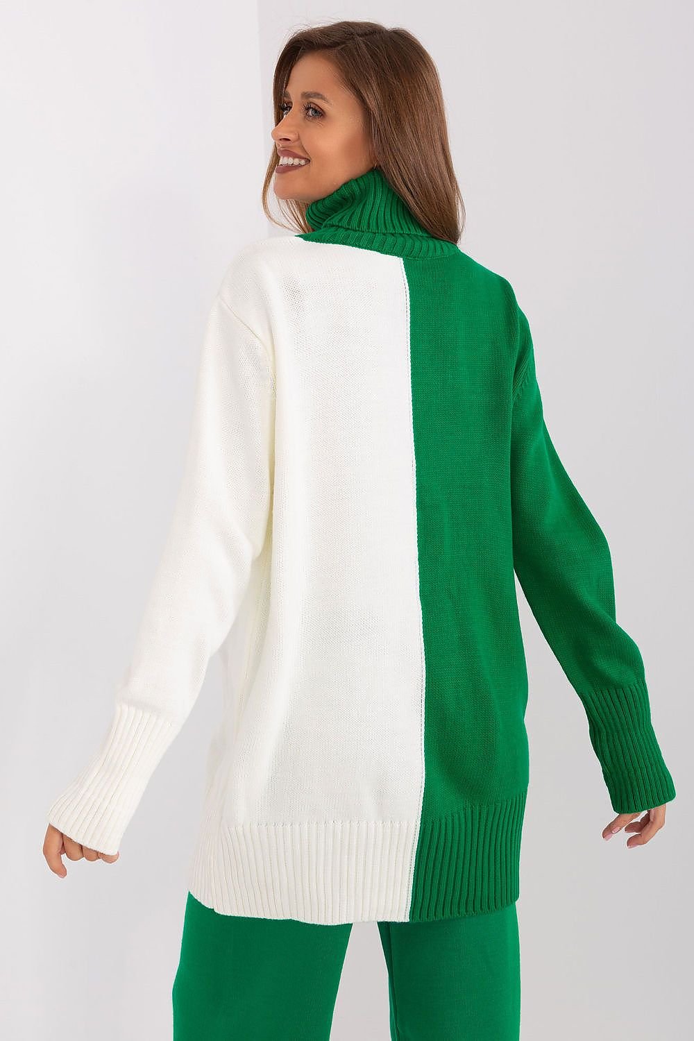 BADU European Long Two-tone Turtleneck Sweater-model 189332