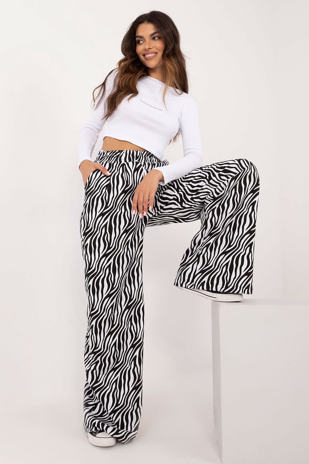 Factory Price Women's Casual 2 Piece Clothing Set with Long Sleeves Top & Animal Print Pants