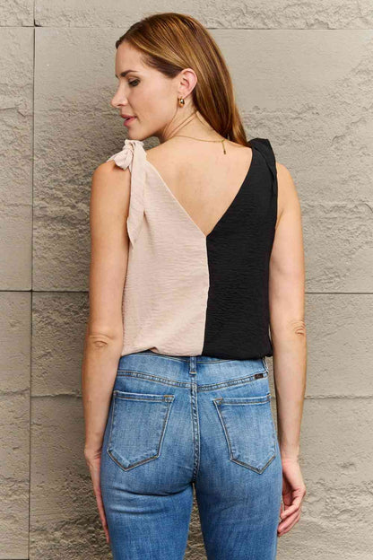 Apricot/Black Contrast Color V-Neck Tie Shoulder Tank Top