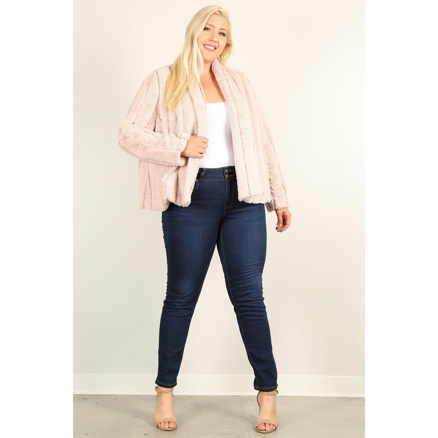 Vestes en fausse fourrure grande taille avec devant ouvert et coupe ample