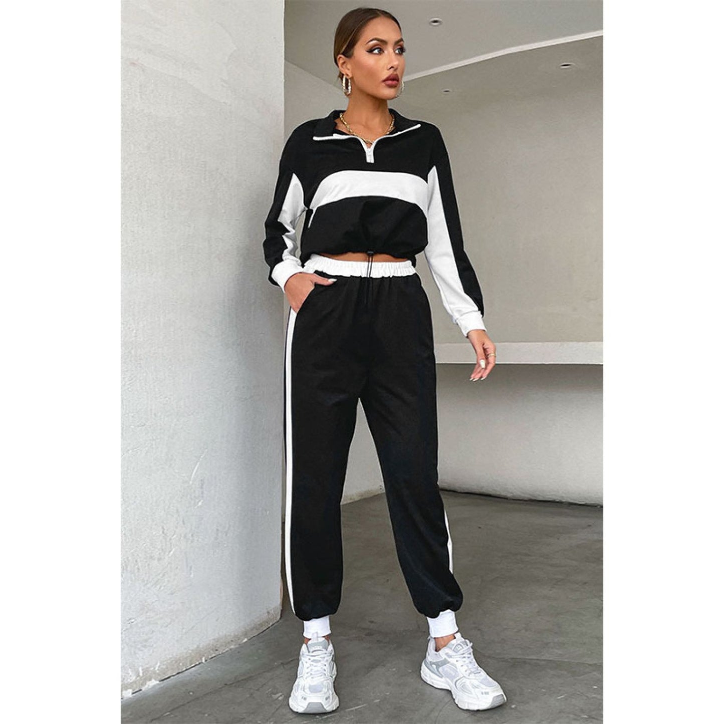 Black/White Contrast Striped Half Zip Cropped Sweatshirt and Joggers Set